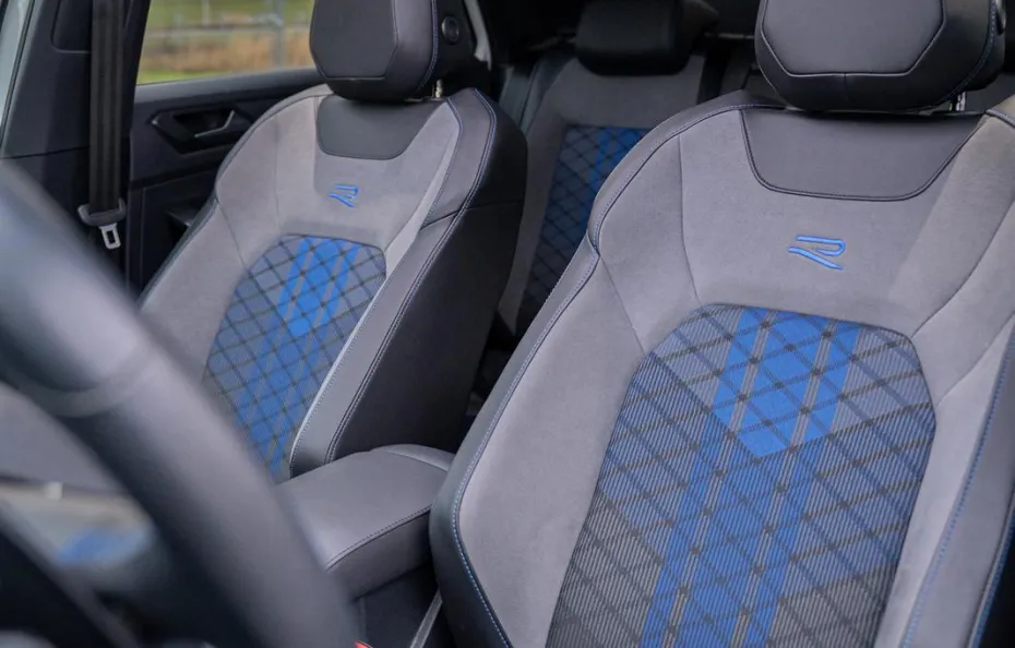 huur Volkswagen T-Roc R + Akra 1