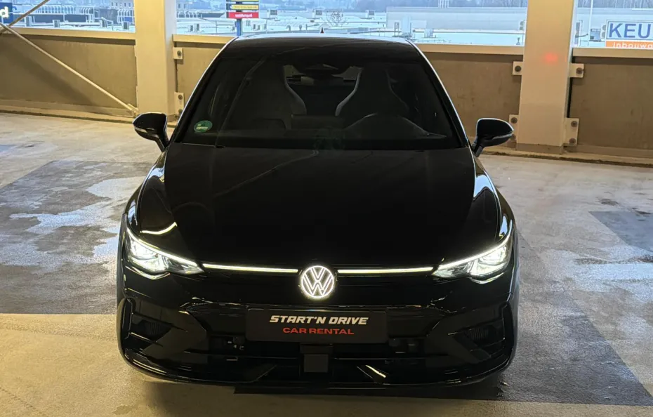 huur Volkswagen Golf 8.5R + Akra