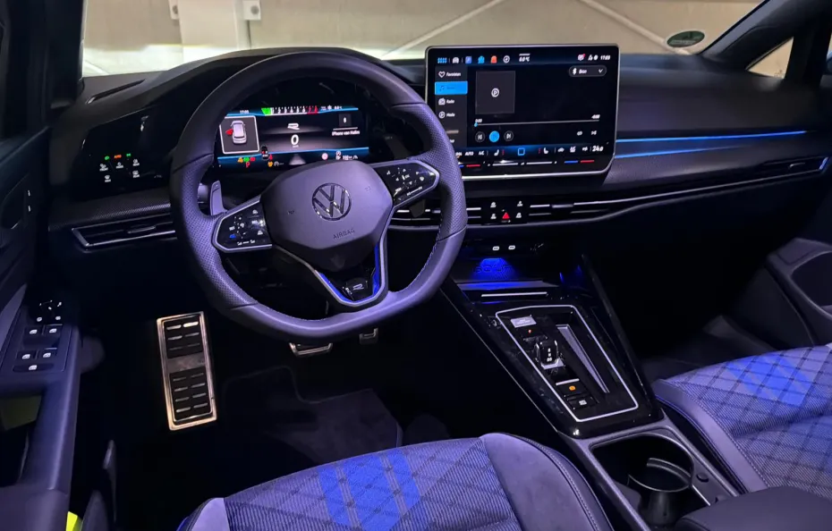 huur Volkswagen Golf 8.5R + Akra