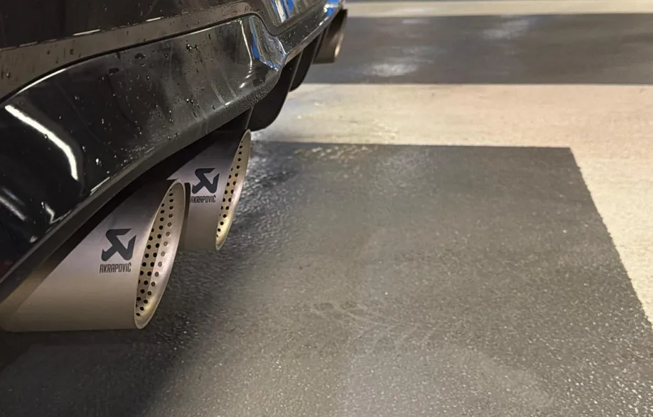 huur Volkswagen Golf 8.5R + Akra