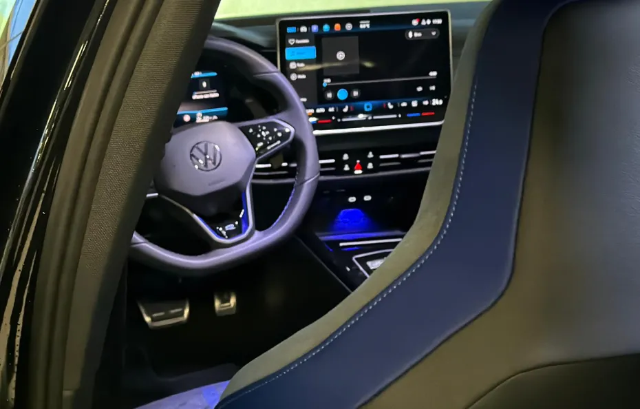 huur Volkswagen Golf 8.5R + Akra