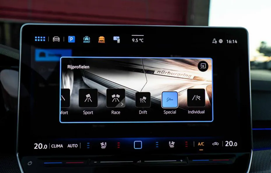 huur Volkswagen Golf 8.5R Black Edition 1