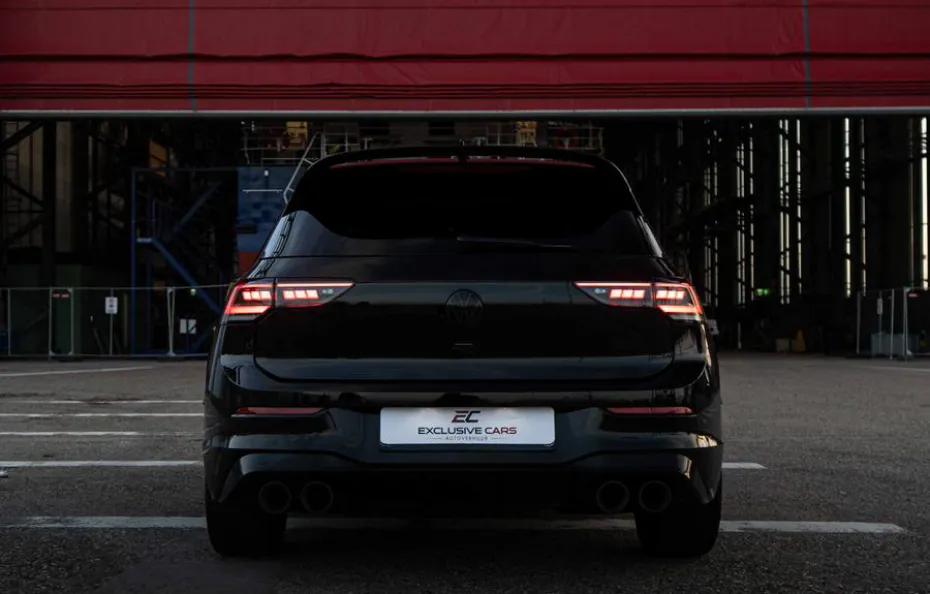 huur Volkswagen Golf 8.5R Black Edition 1