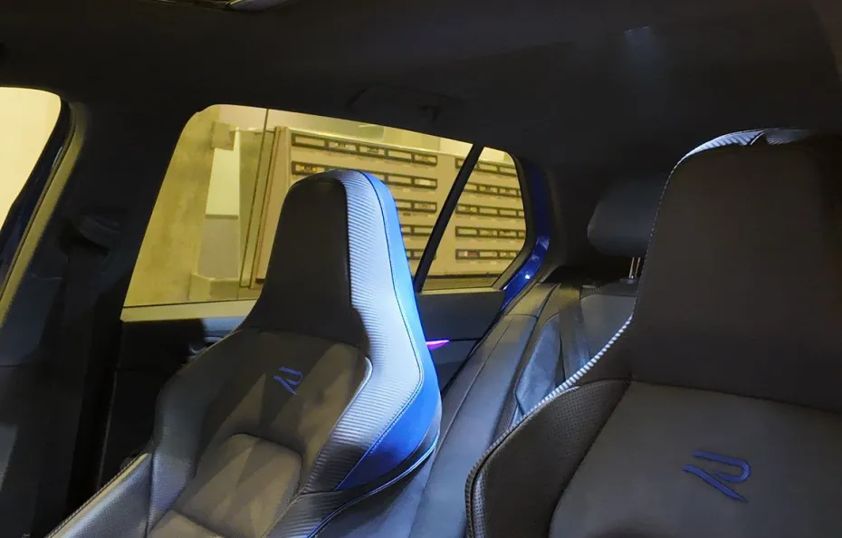 huur Volkswagen Golf 8R + Akra