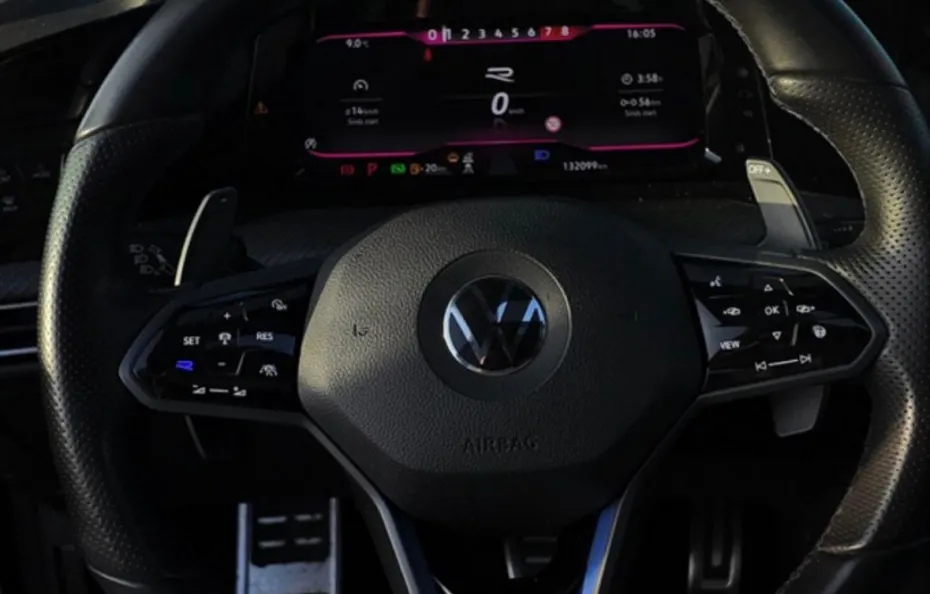 huur Volkswagen Golf 8R (420PK) 1