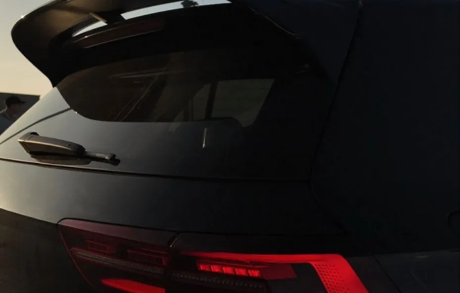 huur Volkswagen Golf 8R (420PK) 1