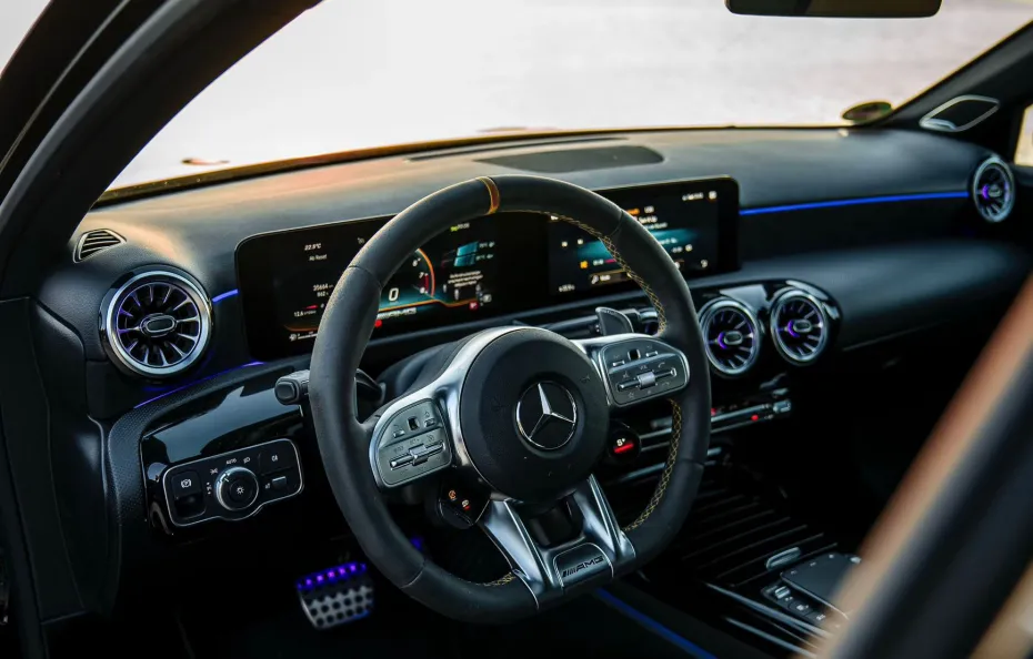 huur Mercedes Benz A45s AMG 1