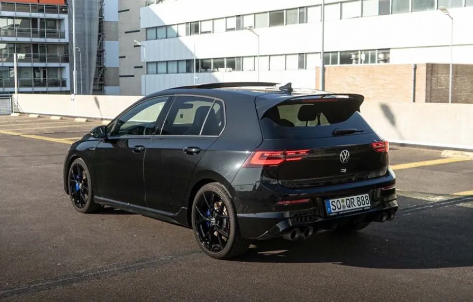 huur Volkswagen Golf 8R + Akra 1