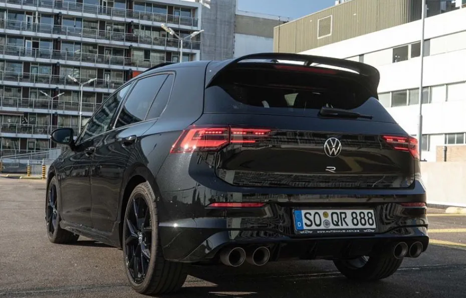 huur Volkswagen Golf 8R + Akra 1