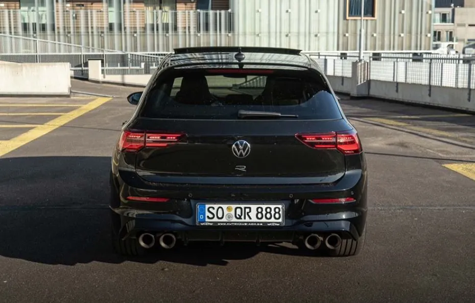 huur Volkswagen Golf 8R + Akra 1