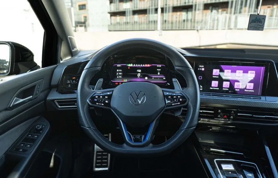 huur Volkswagen Golf 8R + Akra 1