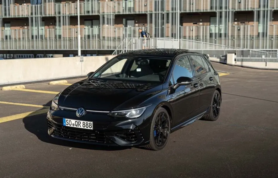 huur Volkswagen Golf 8R + Akra 1