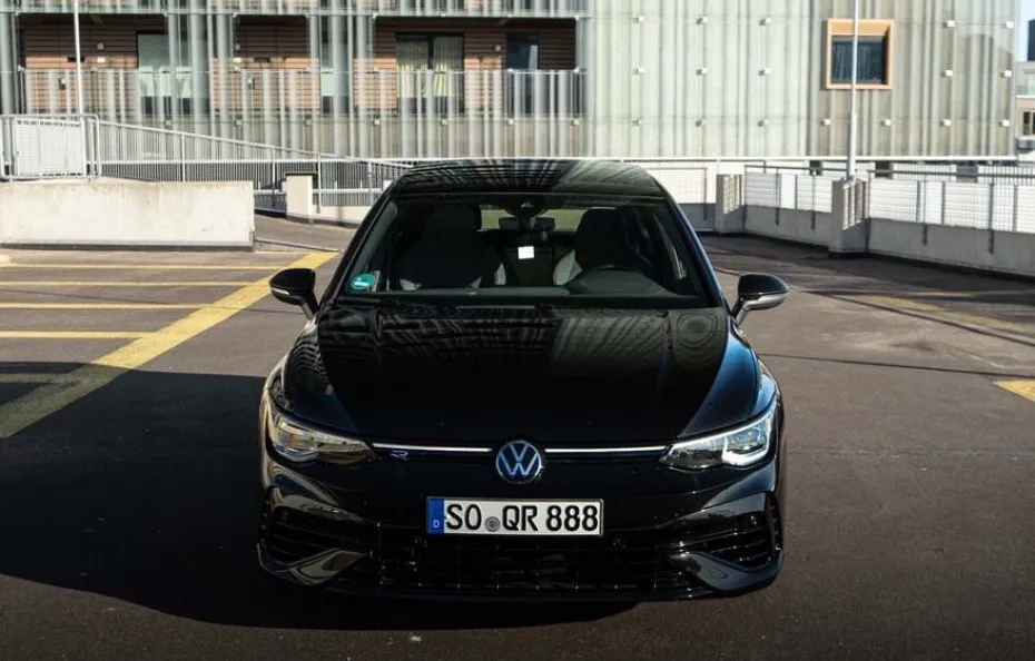 huur Volkswagen Golf 8R + Akra 1