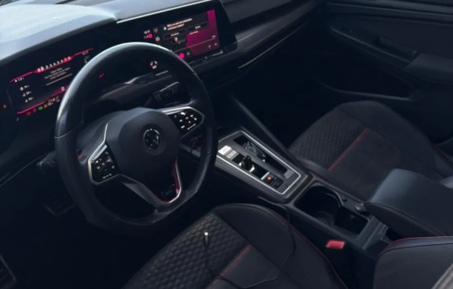 huur Volkswagen Golf 8 GTI CLubsport