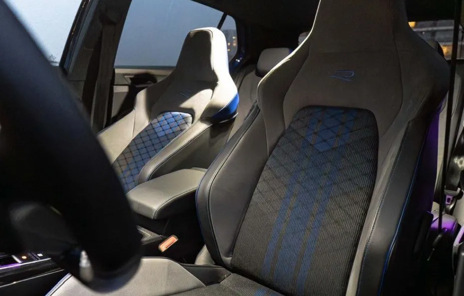 huur Volkswagen Golf 8.5R + Akra 1