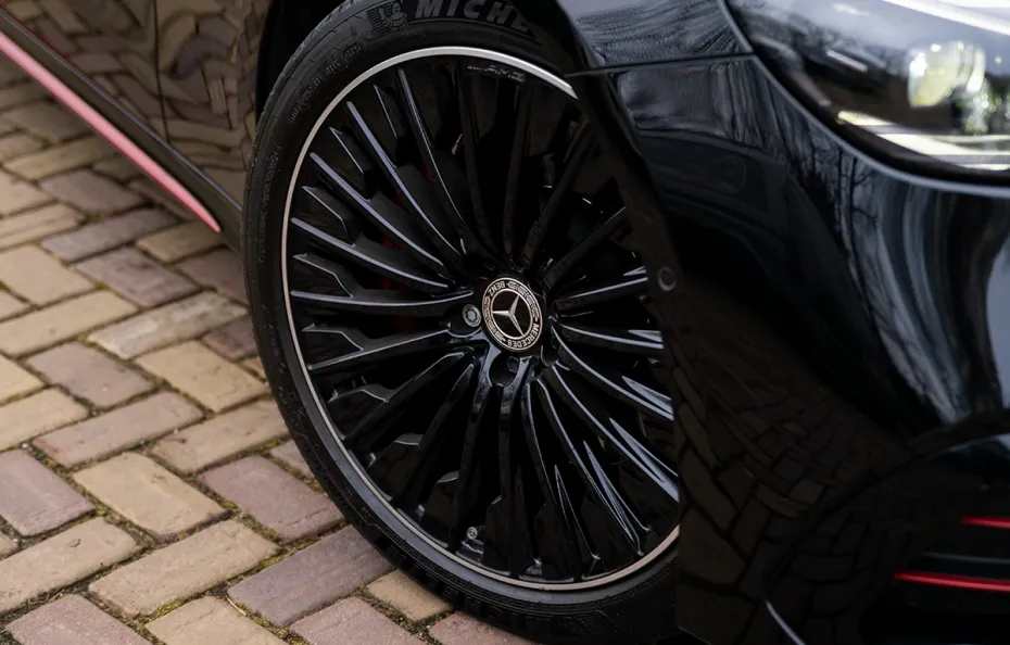 huur Mercedes Benz E300e