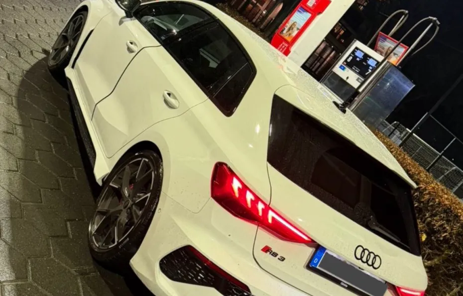huur Audi RS3 Sportback 1