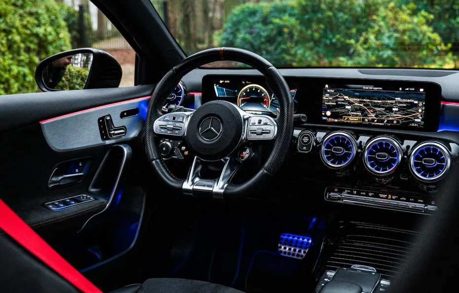 huur Mercedes-Benz A35 AMG Maxhunaj Autoverhuur