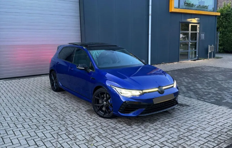 huur Volkswagen Golf 8R + Akra Autoflex Direct 1