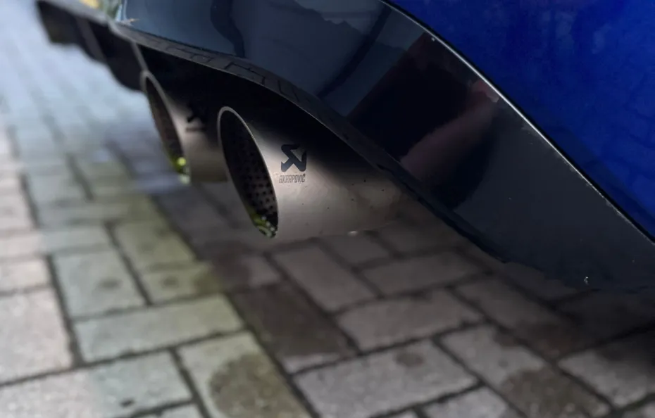 huur Volkswagen Golf 8R + Akra Autoflex Direct