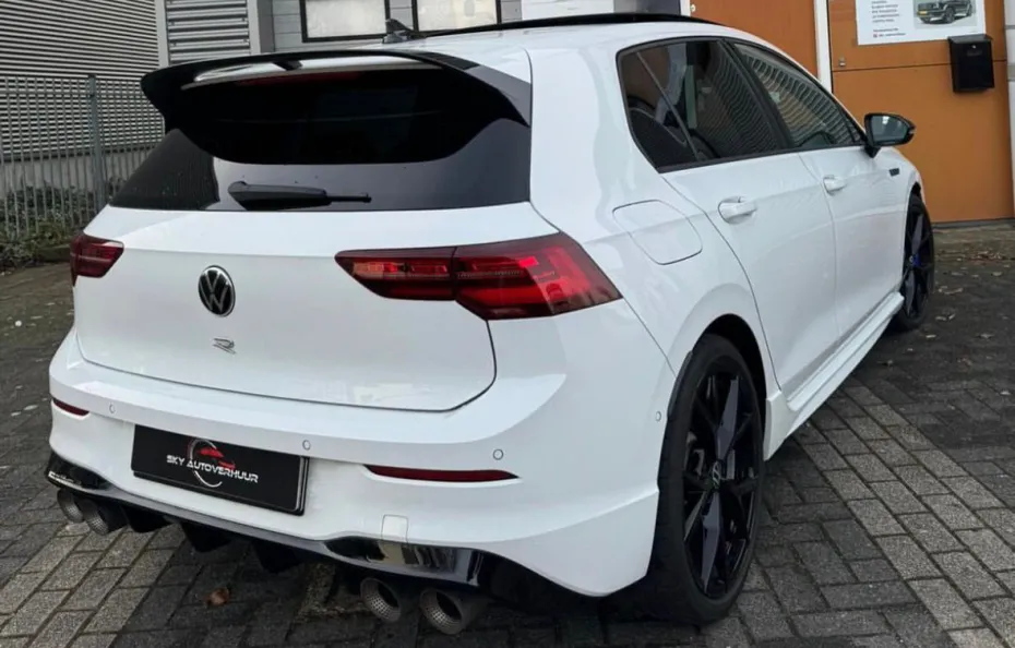 huur Volkswagen Golf 8R + Akra SKY Autoverhuur 1