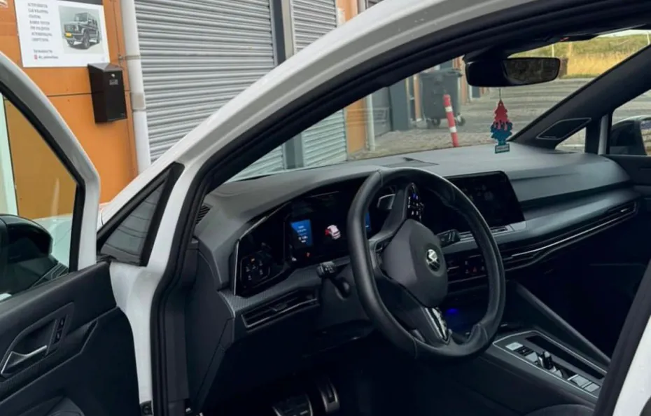 huur Volkswagen Golf 8R + Akra SKY Autoverhuur