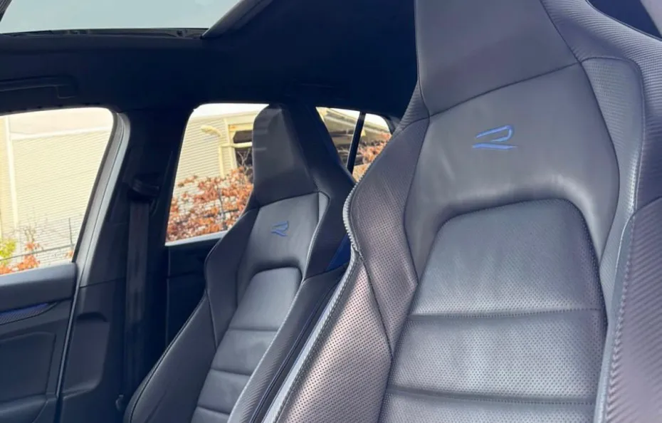 huur Volkswagen Golf 8R + Akra SKY Autoverhuur