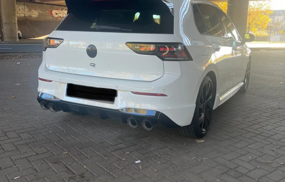 huur Volkswagen Golf 8.5R + Akra AB Verhuur 1