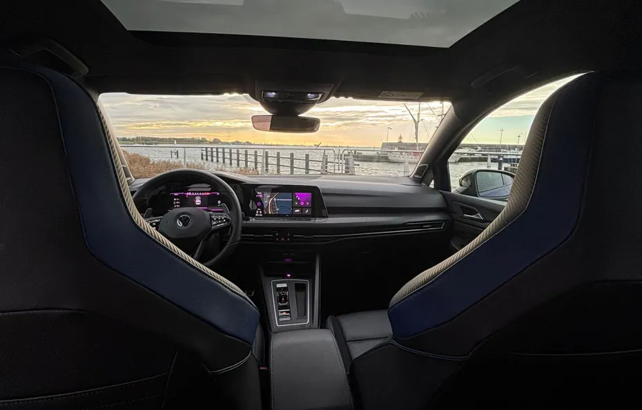 huur Volkswagen Golf 8R + Akra MONFRERECARS