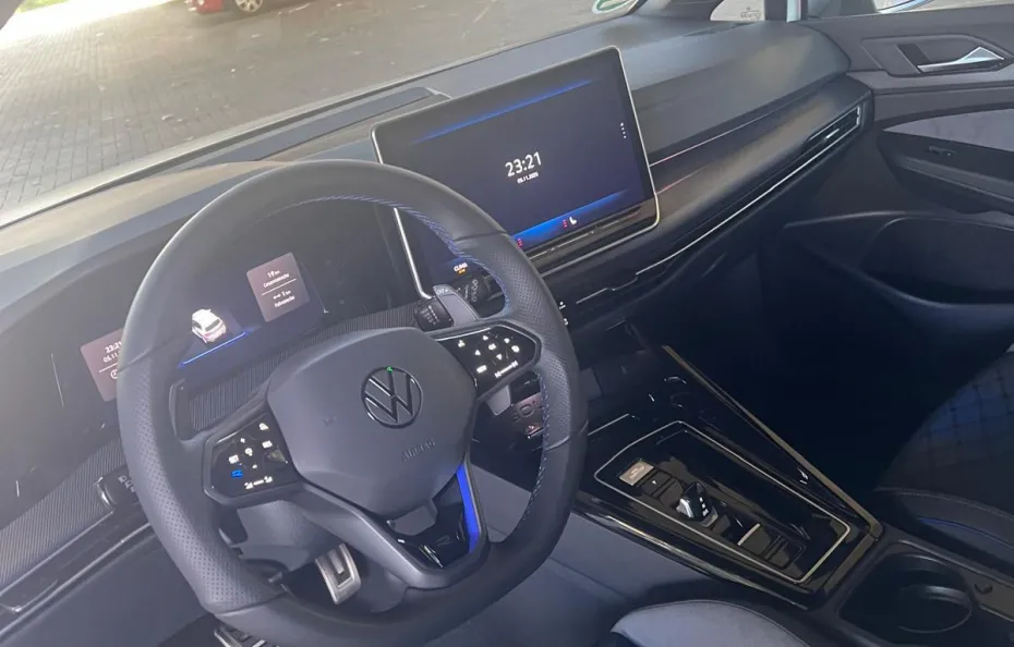 huur Volkswagen Golf 8.5R + Akra AB Verhuur