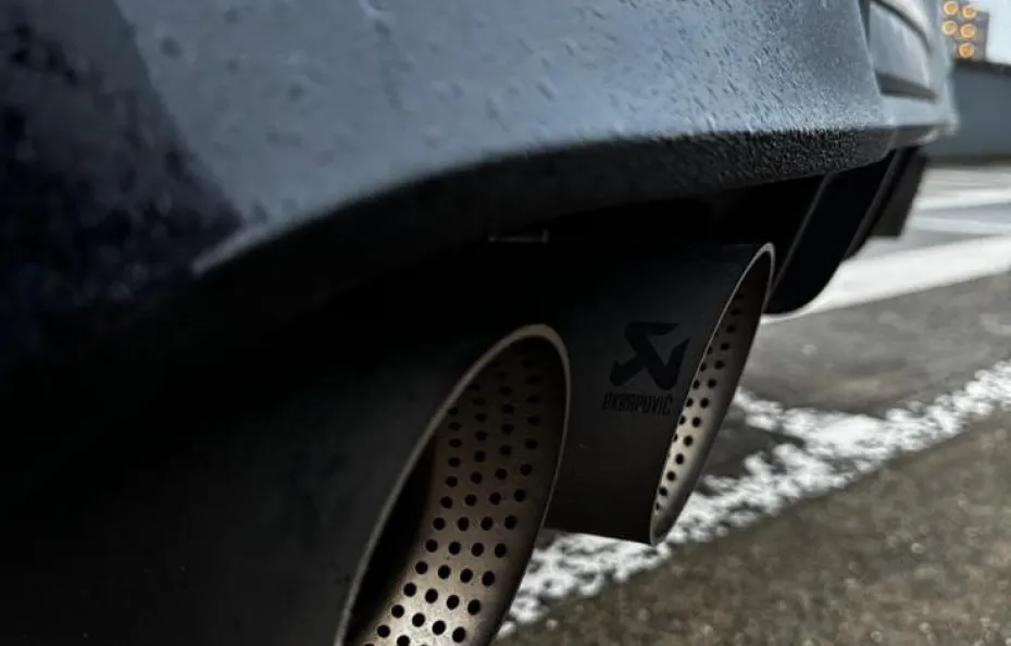 huur Volkswagen Golf 8.5R + Akra Westside Cars