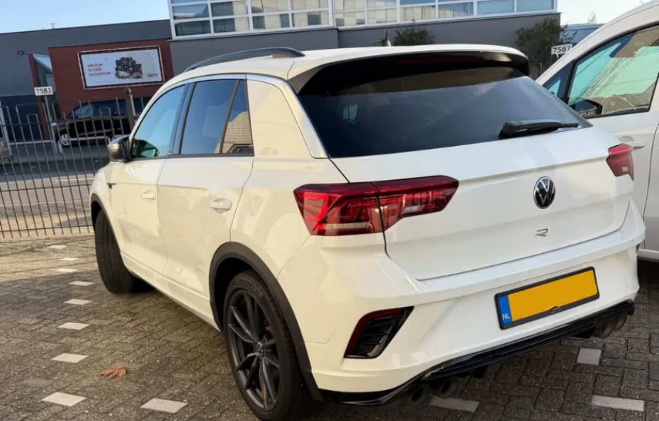 huur Volkswagen T-Roc R + Akra Fast Rental 1