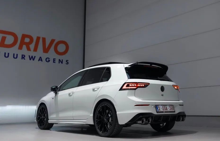 huur Volkswagen Golf 8.5R Black Edition Drivo Huurwagens