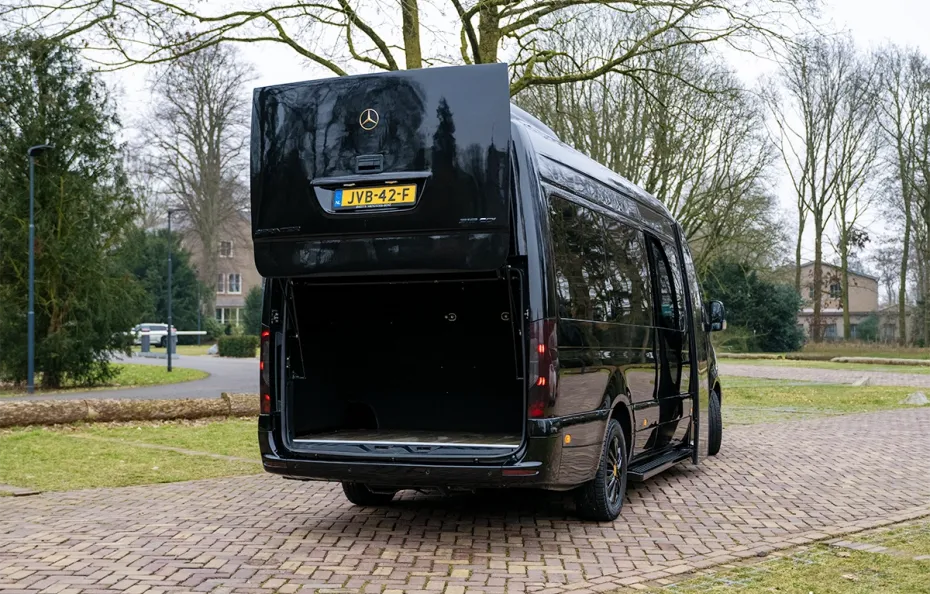 huur Mercedes Sprinter VIP Bus 1