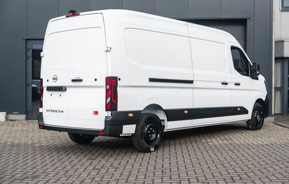 huur Nissan Interstar 1