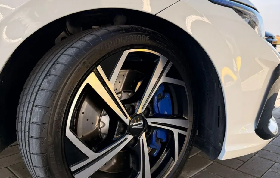 huur Volkswagen Golf 8.5R 1