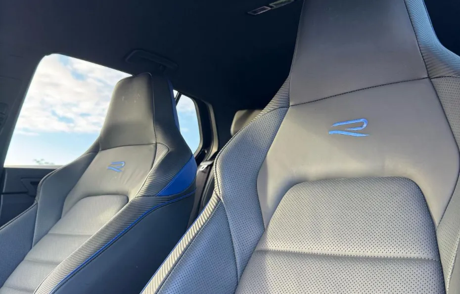 huur Volkswagen Golf 8.5R Performance + Akra