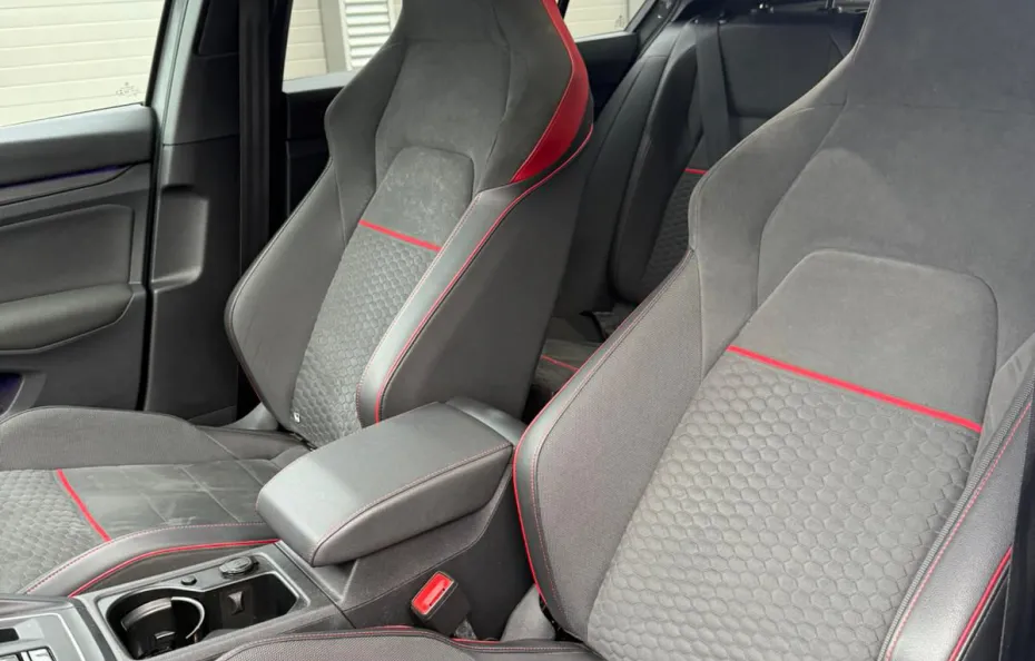 huur Volkswagen Golf 8 GTI Clubsport 1