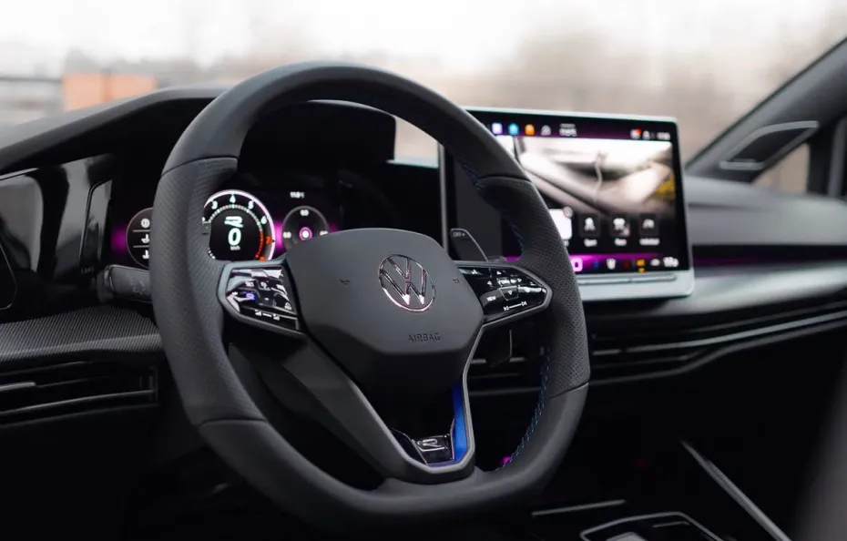 huur Volkswagen Golf 8.5R Black Edition