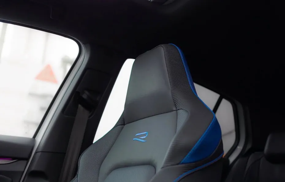 huur Volkswagen Golf 8.5R Black Edition