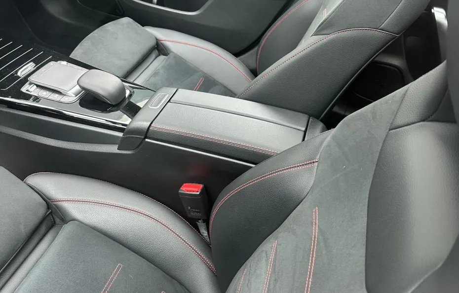 huur Mercedes Benz CLA250e 1