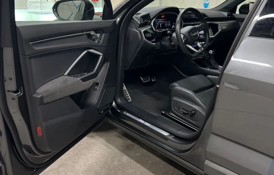 huur Audi RSQ3 Sportback 1