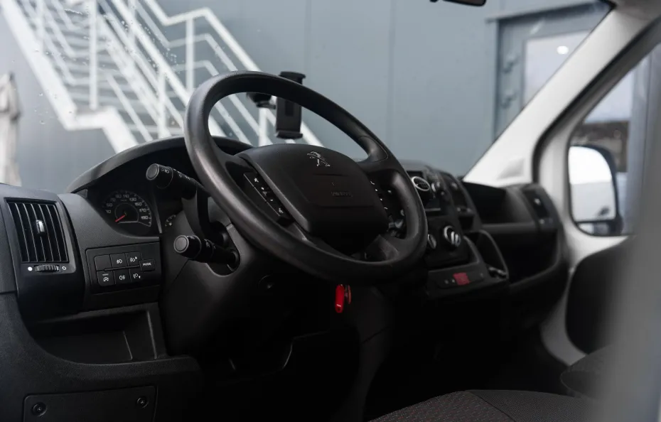 huur Peugeot bakwagen