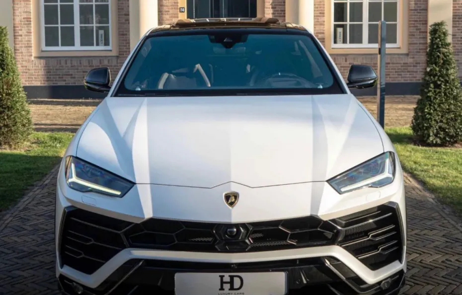 huur Lamborghini Urus 1