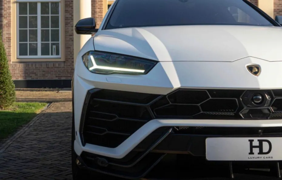 huur Lamborghini Urus 1