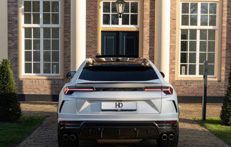 huur Lamborghini Urus 1