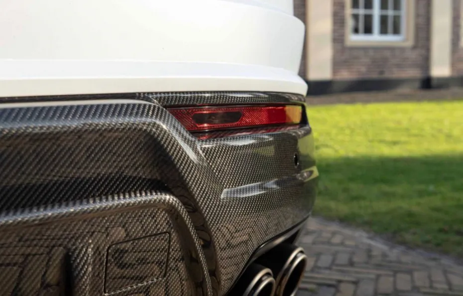 huur Lamborghini Urus 1