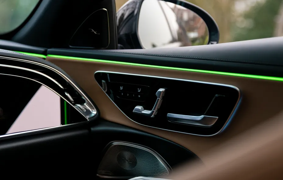 huur Mercedes Benz E300e 1