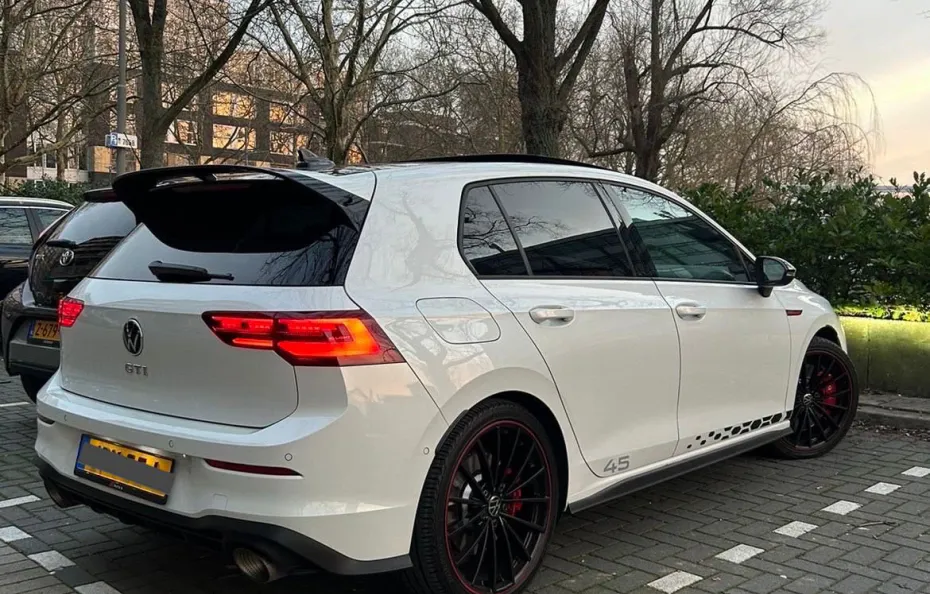 huur Volkswagen Golf 8 GTI 45 Jahre