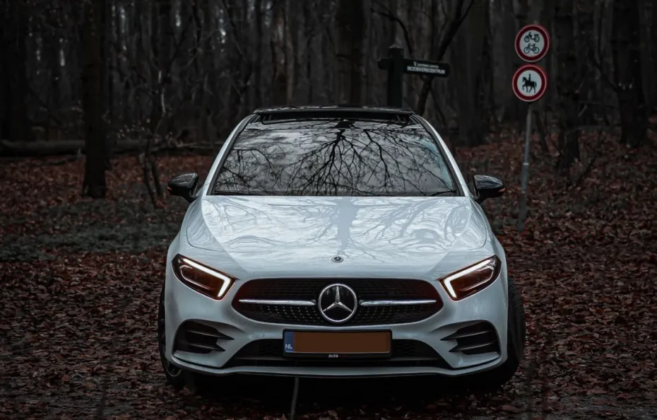 huur Mercedes Benz A250e Limo 1